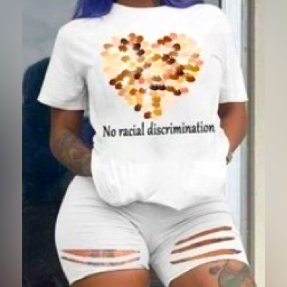 NO RACIAL DISCRIMINATION ✋🏿✋🏾✋🏽✋🏼✋🏻 Print ❤️ Shape T-Shirt & Ripped Shorts - Picture 2 of 5